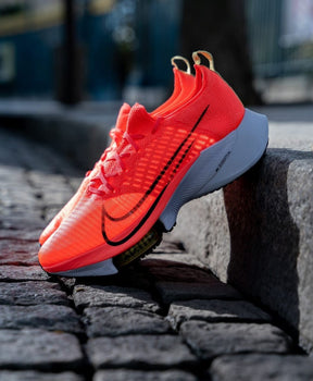 Air zoom tempo next orange