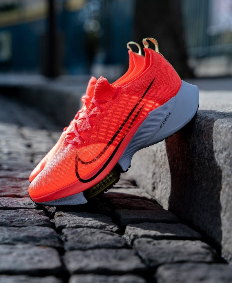 Air zoom tempo next orange
