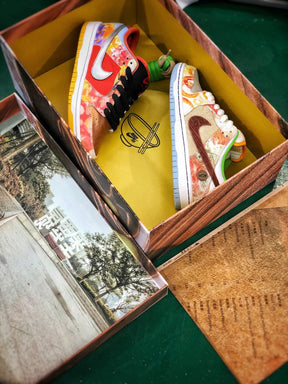 nikee sb dunk low street hawker 2021