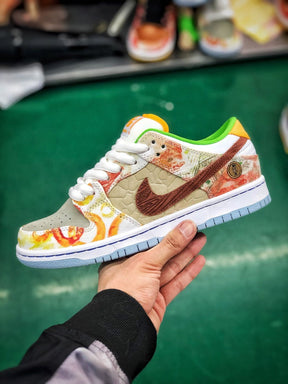 nikee sb dunk low street hawker 2021
