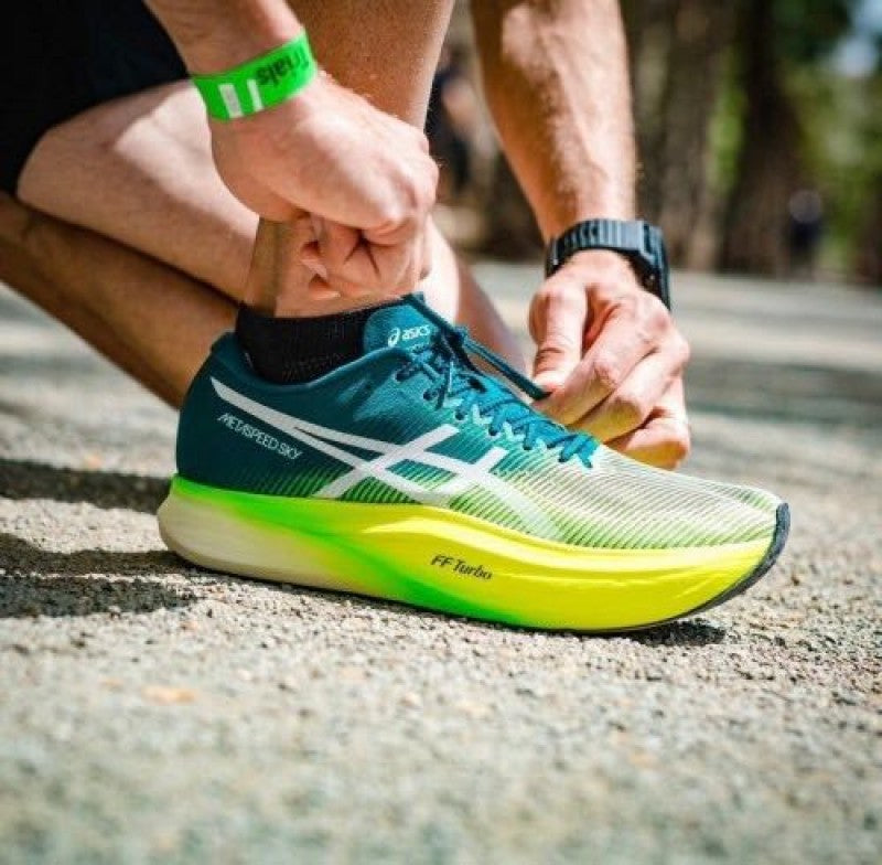 ASICS metaspeed sky neon volt