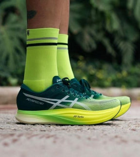ASICS metaspeed sky neon volt