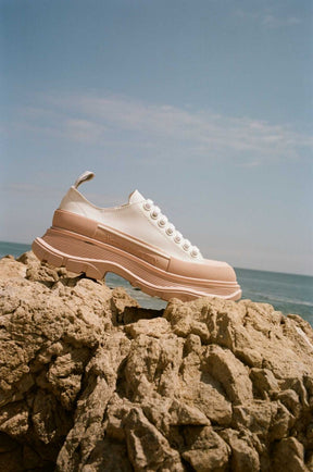 Alexander McQueen Tread Slick Low White peach