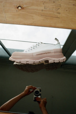 Alexander McQueen Tread Slick Low White peach