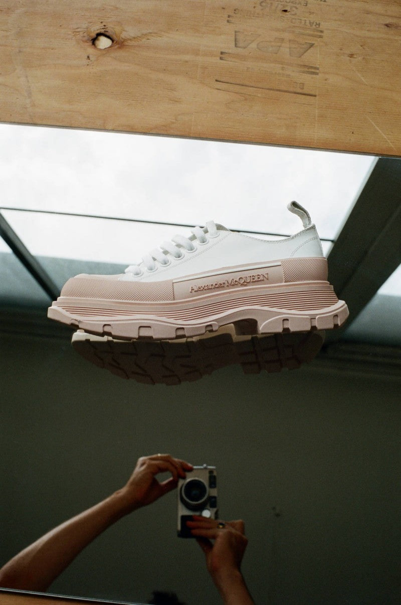 Alexander McQueen Tread Slick Low White peach