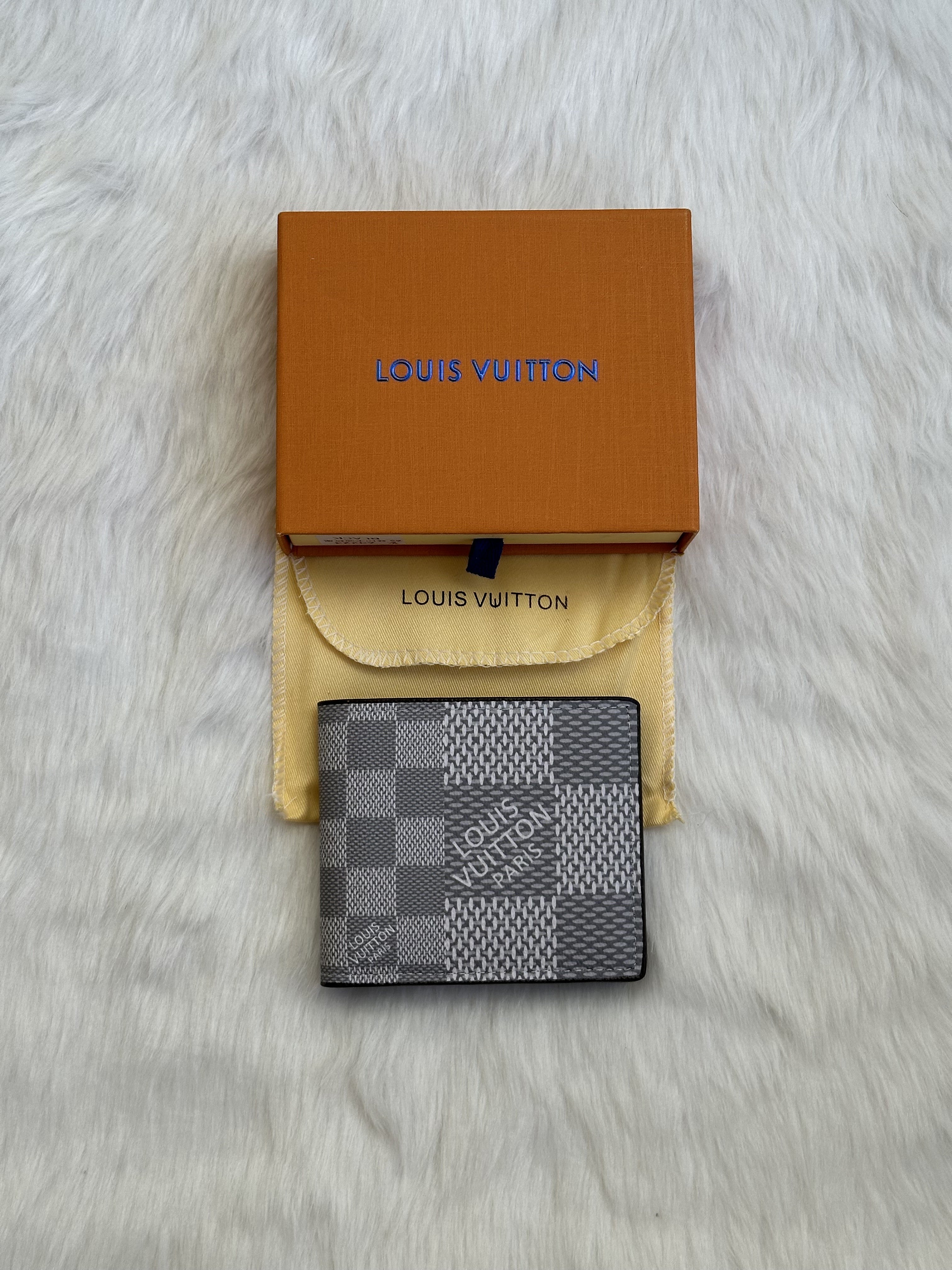Louis Vuitton 22 Mens Wallet With Original Box & Dust Cover