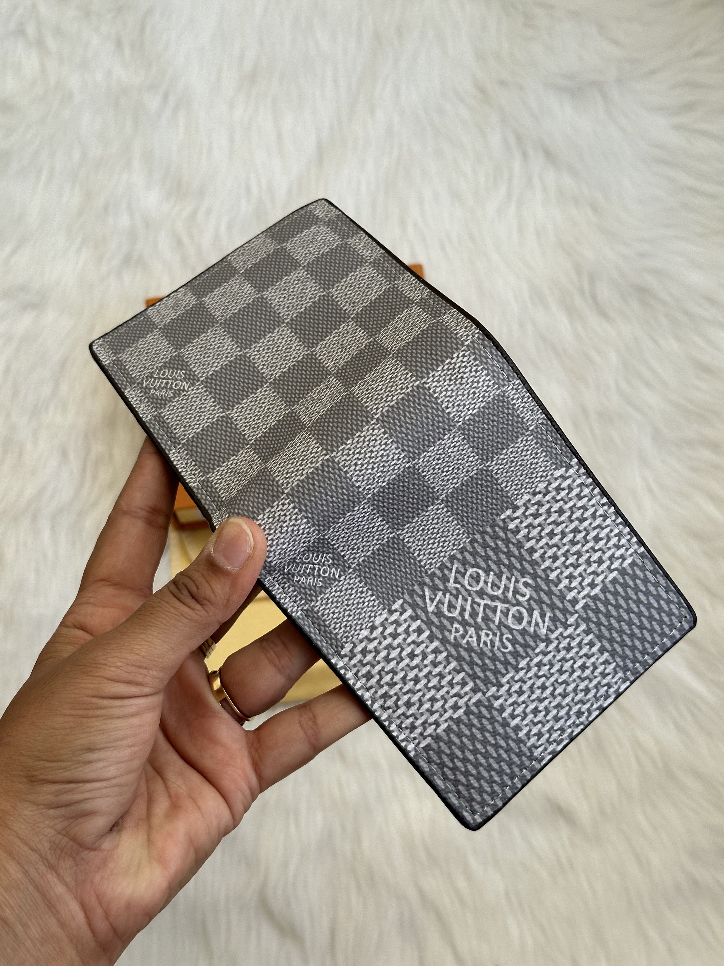 Louis Vuitton 22 Mens Wallet With Original Box & Dust Cover