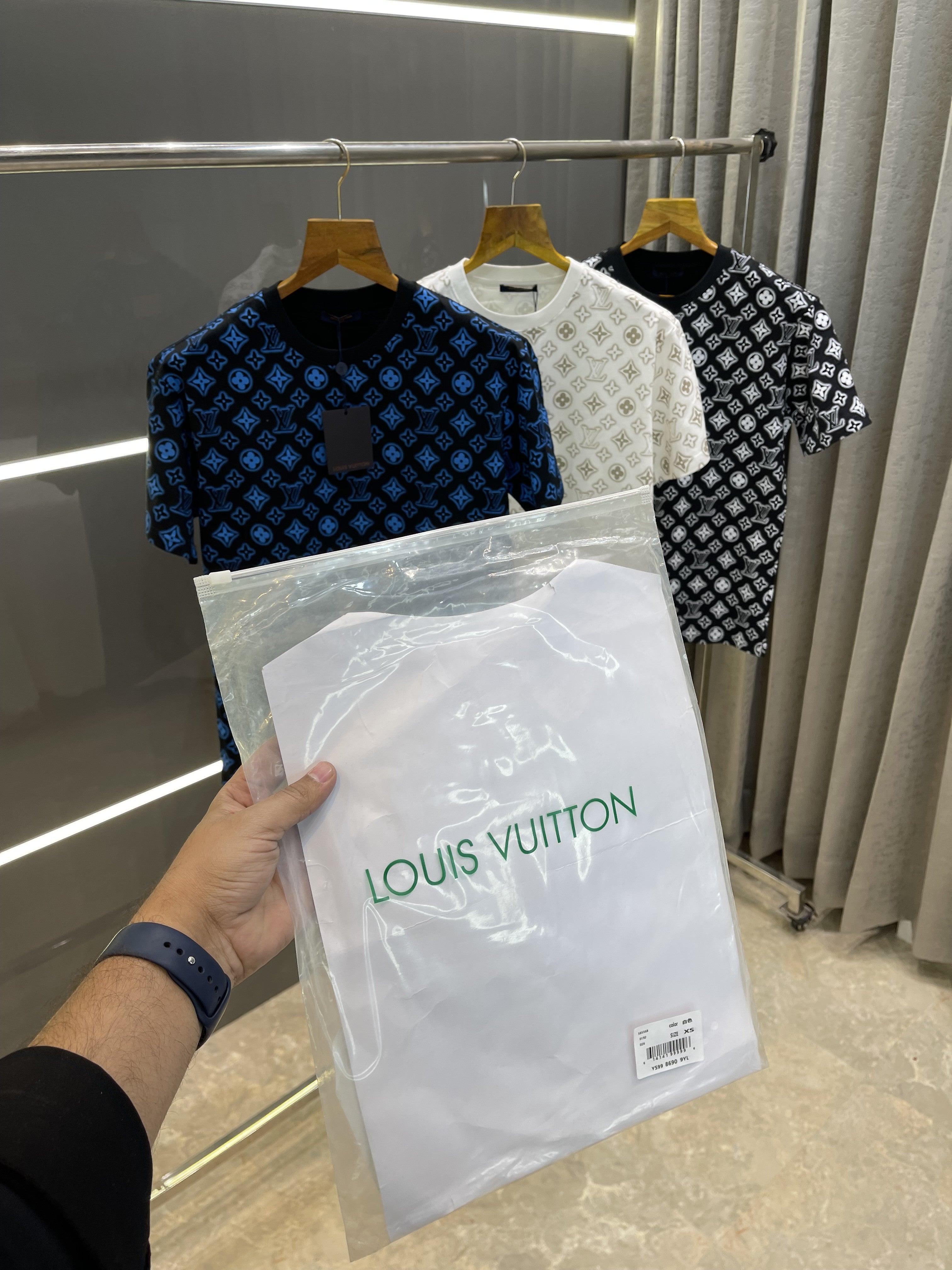 LOUIS VUITTO.N BLUE MONOGRAM PRINT PREMIUM OVERSIZED T-SHIRT