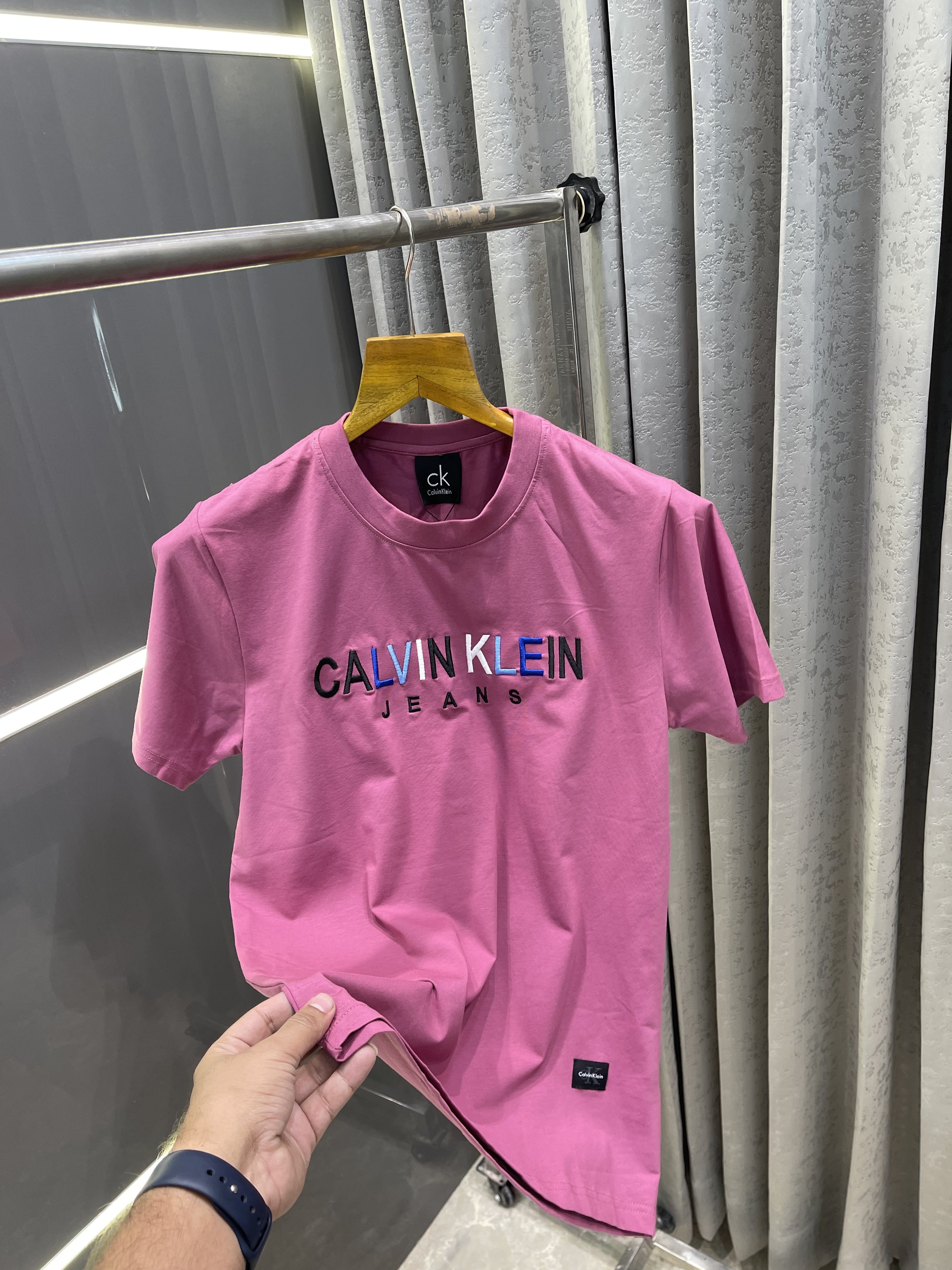 CALVIN KLEI.N PINK EMBROIDERY PRINT PREMIUM T-SHIRT