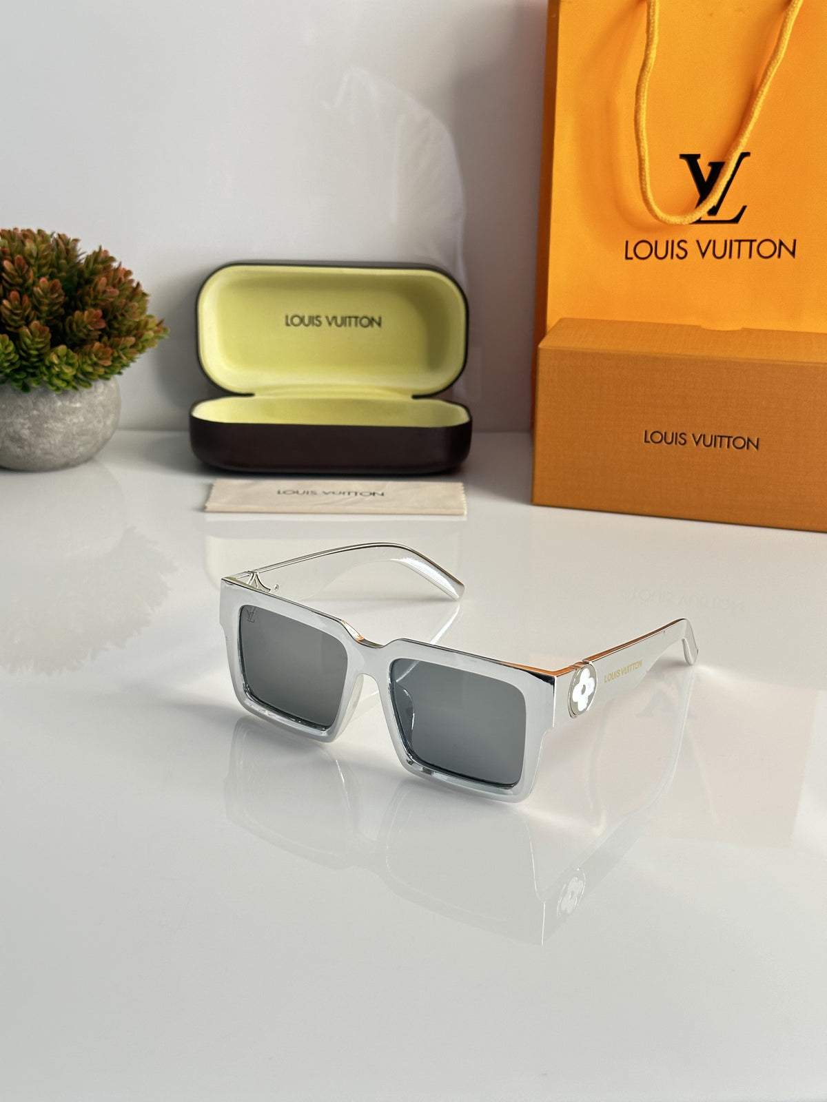 Louis Vuitton 2196 Silver Mercury