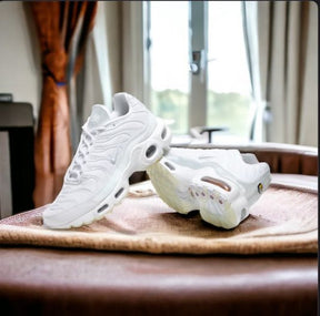 nikeee Airmax plus white