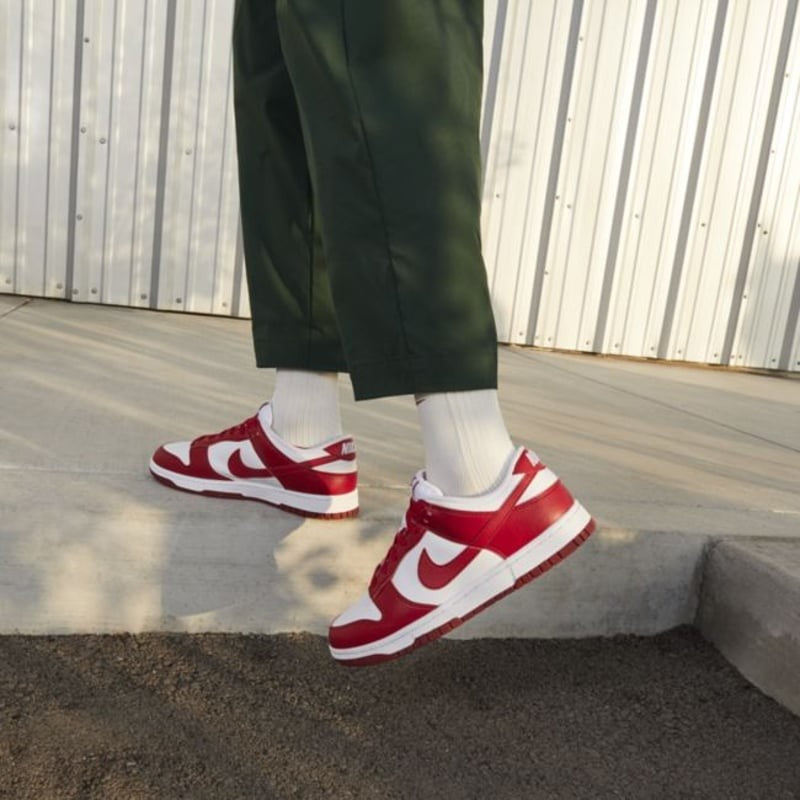 Nikee dunk low nature white gym red