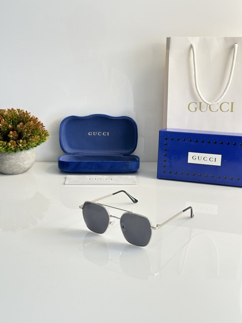 Gucci 8220 Silver Black