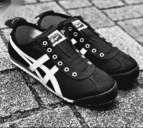 ONITSUKA TIGER BLACK WHITE SLIP ON