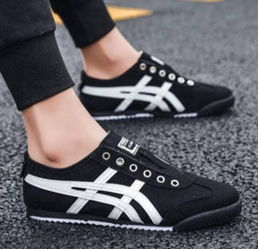 ONITSUKA TIGER BLACK WHITE SLIP ON
