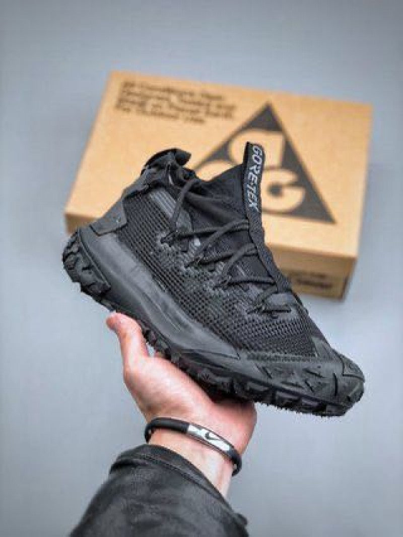 Nik e ACG Mountain Fly GTX all black