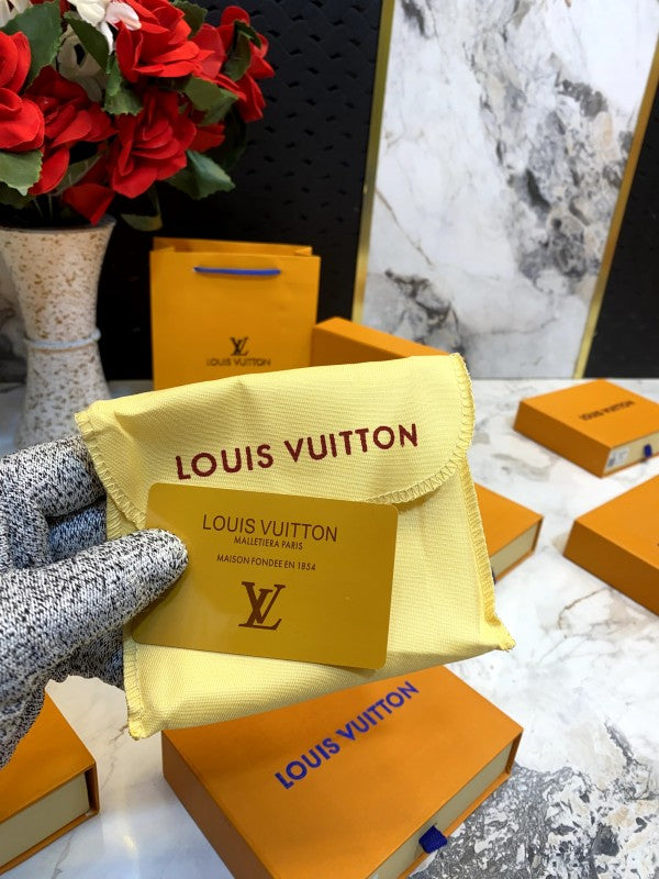 LOUIS VUITTON WALLET V523