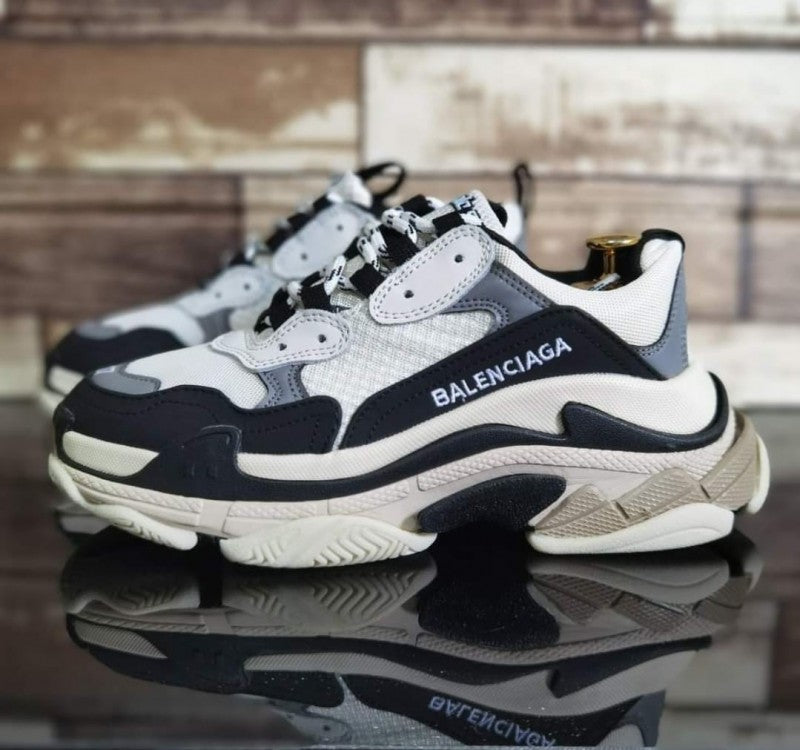 Balenciaga Triple s Grey black
