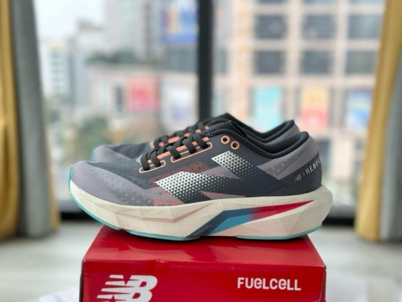 New Balance FuelCell SuperComp Elite v4 Sneakers