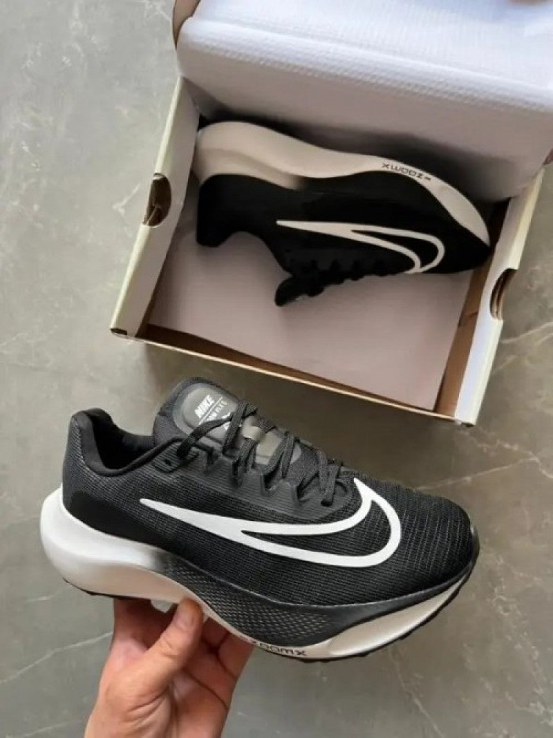 Nikee Zoom Fly Black White