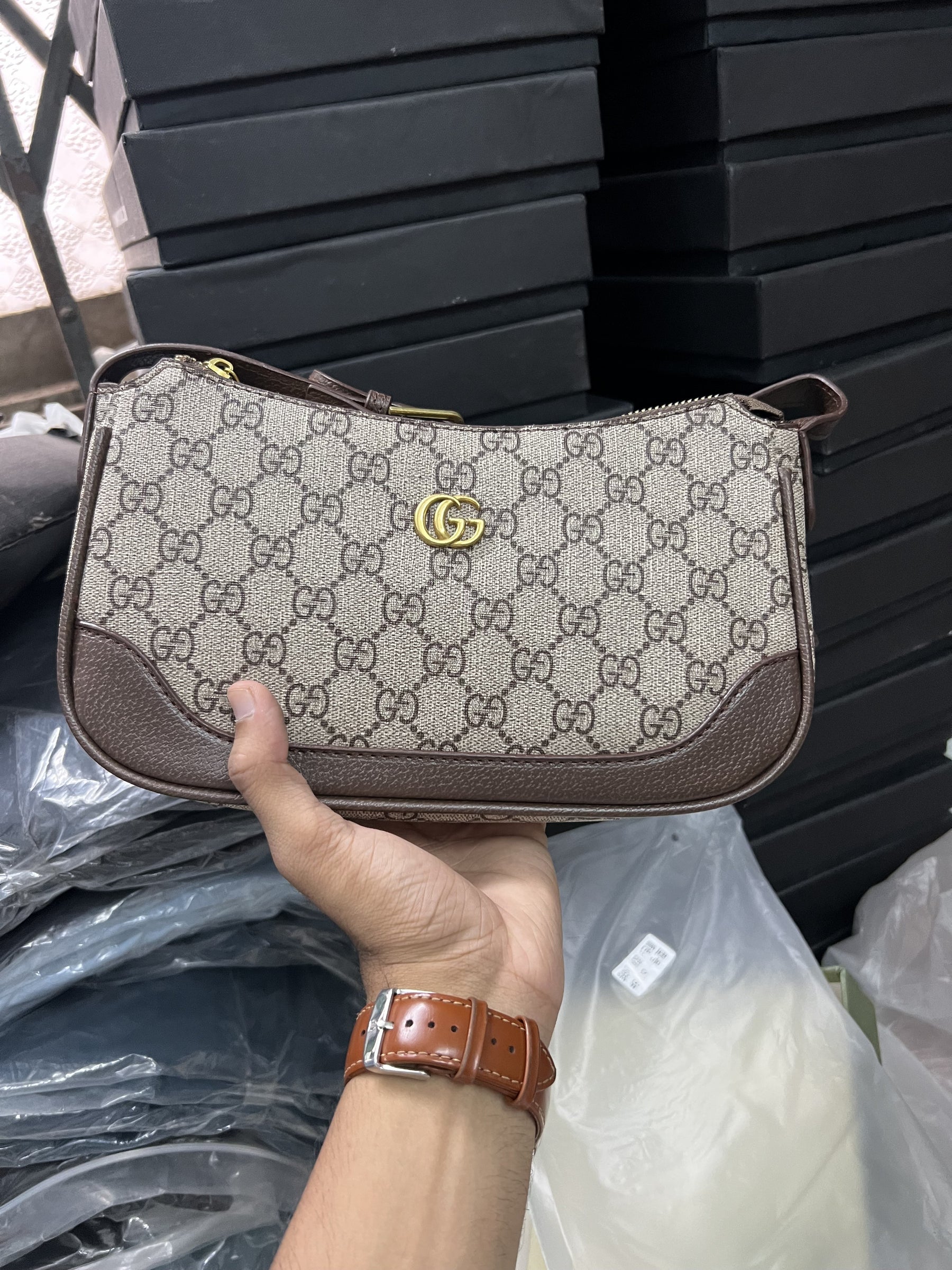 GUCC  I SLING WITH BOX
