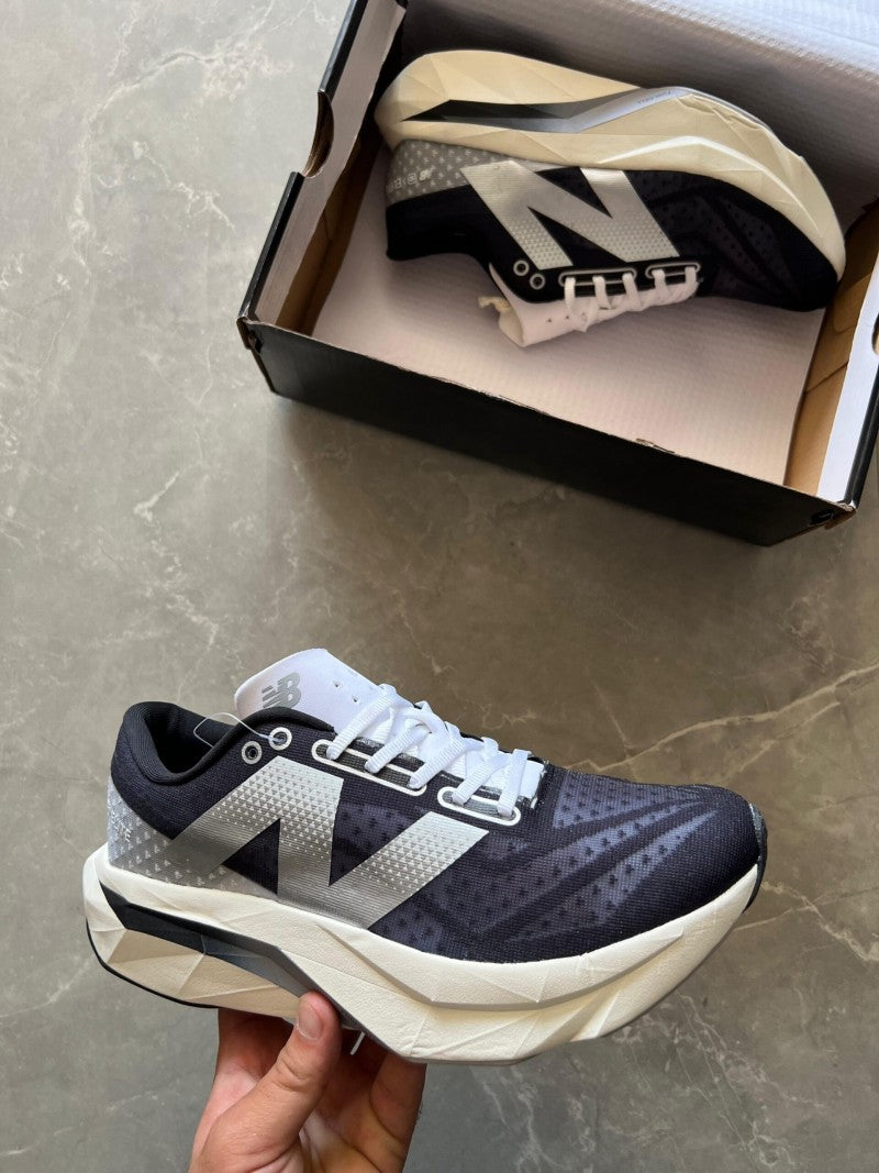 New Balance FuelCell SC Elite V4