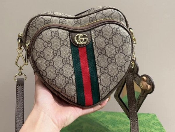 Gucc  i heart pochette shape sling bag with box 110