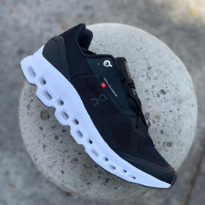 ON RUNNING CLOUDSTRATUS 2 0 BLACK WHITE