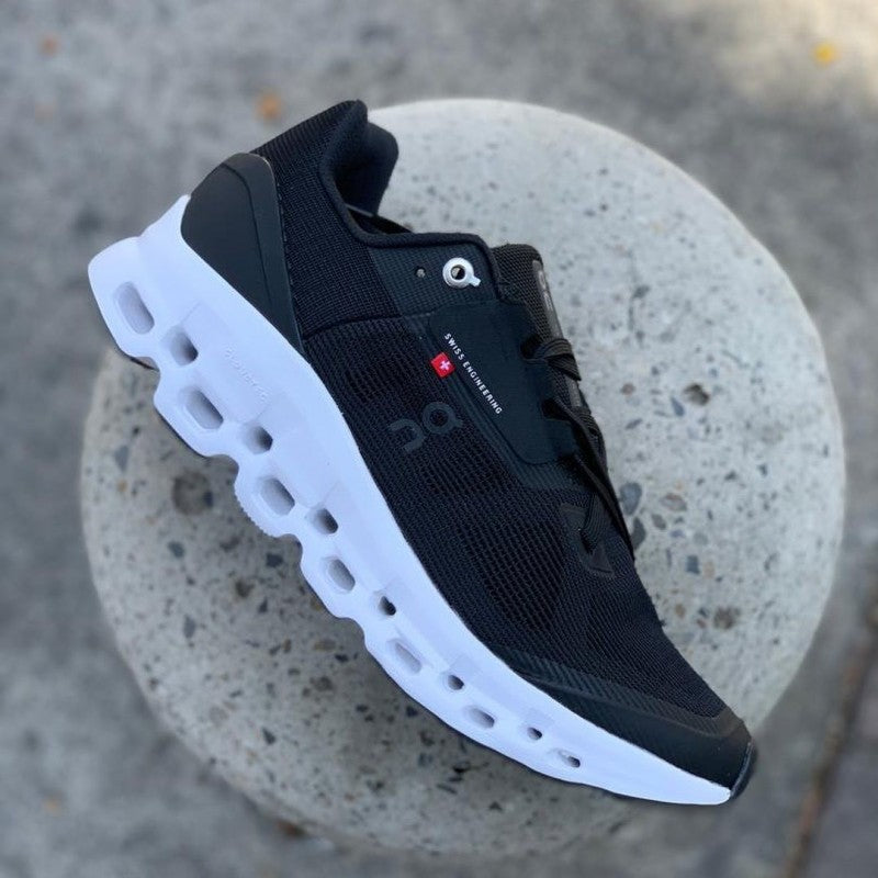 ON RUNNING CLOUDSTRATUS 2 0 BLACK WHITE