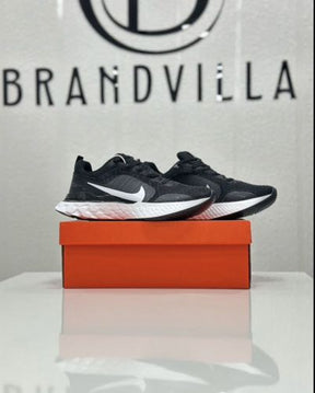 react infinity run white black sale