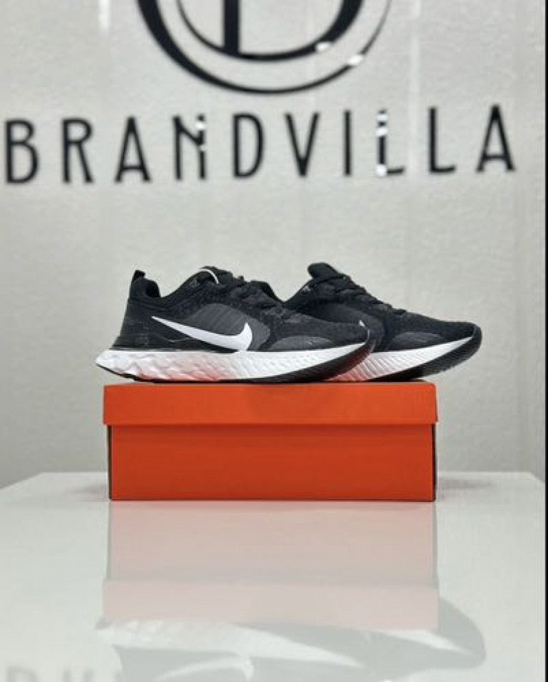 react infinity run white black sale