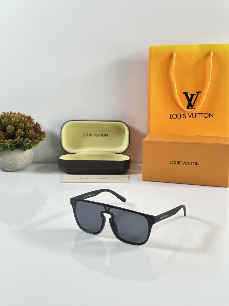 Louis Vuitton 1822 Black