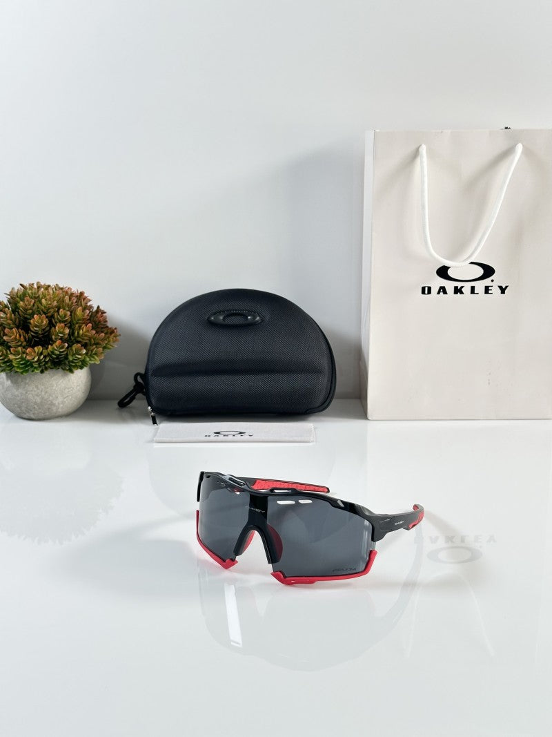 Oakley 8241 Black Red