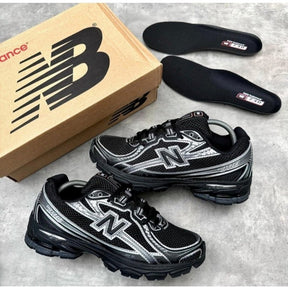 New Balance 740 Black