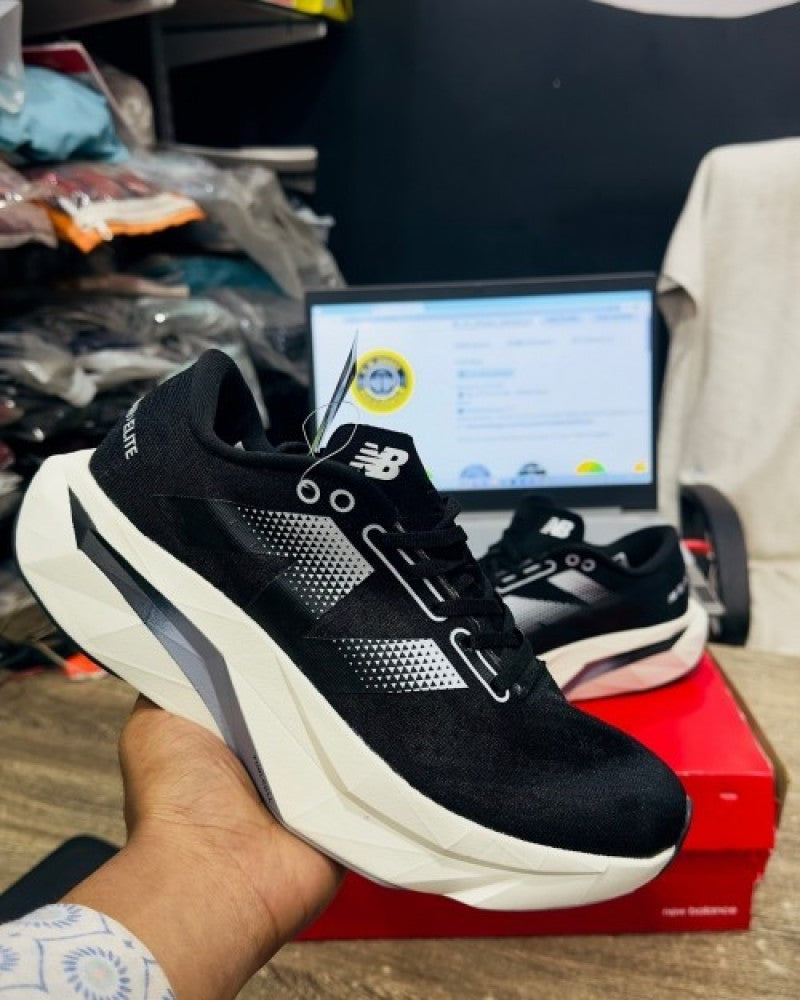 New Balance Elite V4 BLACK