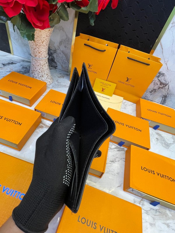 LOUIS VUITTON WALLET V620