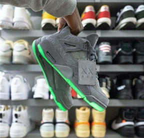 NIKEE Air JORDAN RETRO 4 KAWS SEMI UA
