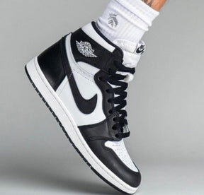 Nik ee Air Jordan Retro 1 Black White Semi UA