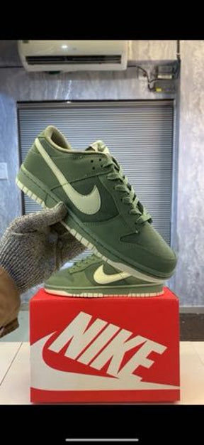 Nike dunk oil green