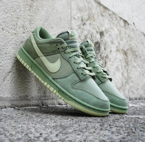 Nike dunk oil green