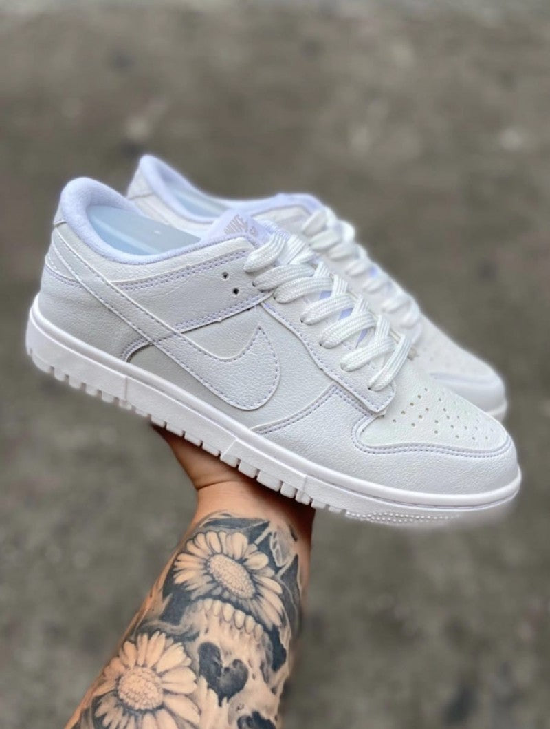 Nikee SB Dunk Low Triple White