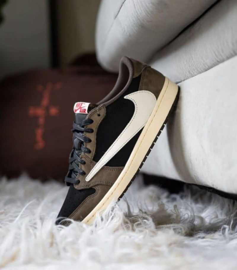 NIK Air jordan retro 1 low Travis Scott x dark mocha