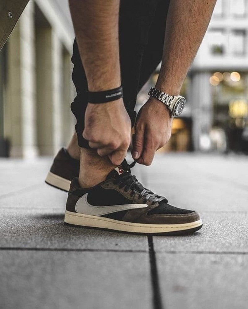NIK Air jordan retro 1 low Travis Scott x dark mocha