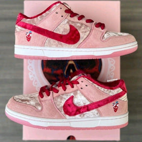 NIIKE SB DUNK LOW STRANGE LOVE