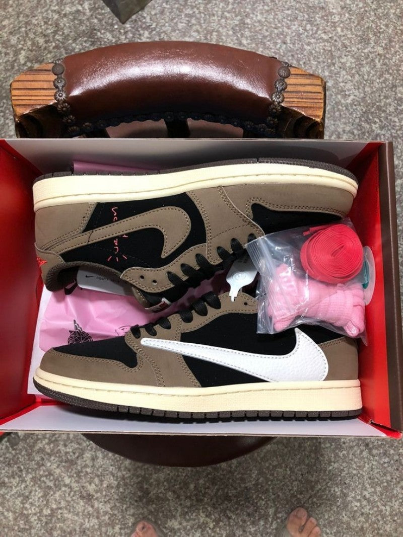 NIK E Air JORDAN RETRO 1 LOW X TRAVIS SCOTT MOCHA SEMI UA