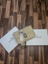 Coac  h league messenger bag in signature With folding box 263