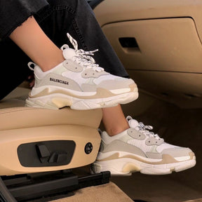Balenciaga Triple s "Crem White" "557