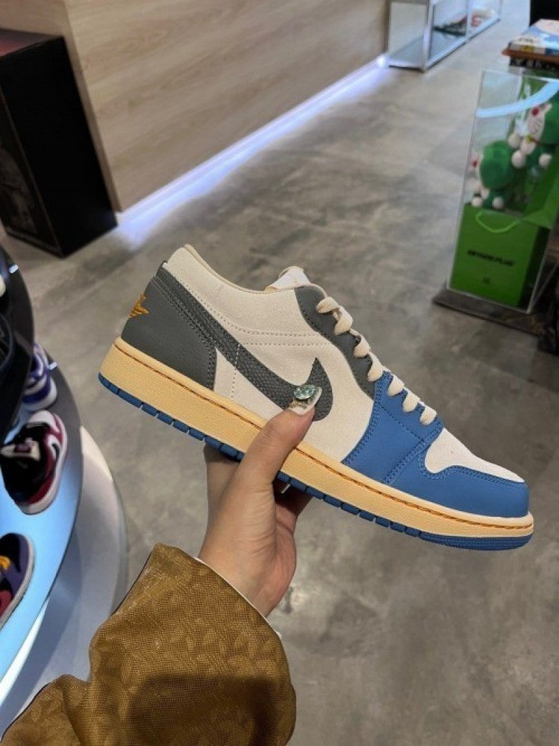 . Air jordan retro 1 low tokyo vintage unc grey SALE