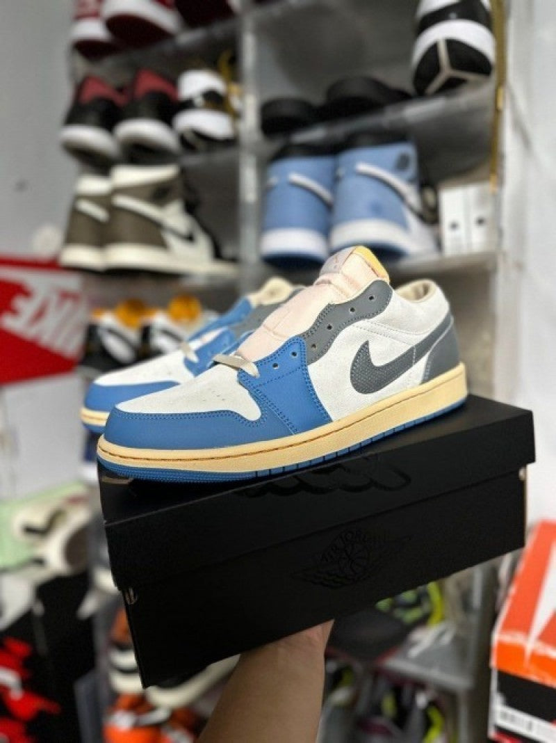 . Air jordan retro 1 low tokyo vintage unc grey SALE