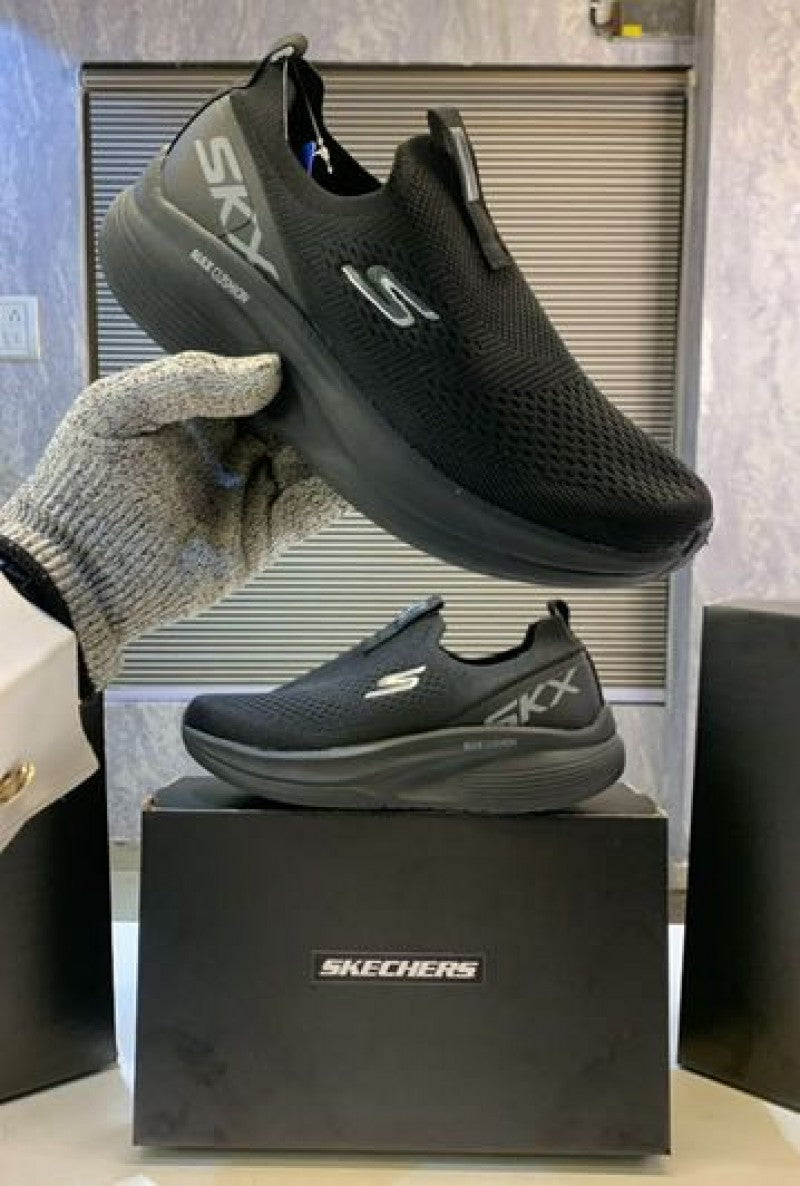 SKECHERS SLIP INS MAX CUSHIONING SUSPENSION black